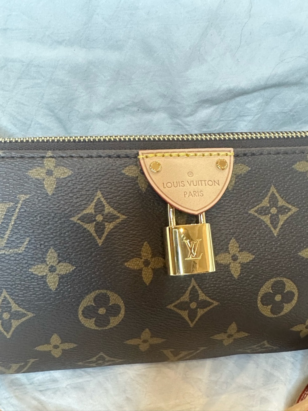 Louis Vuitton Pochette Tirette Crossbody - Picture 2 of 16